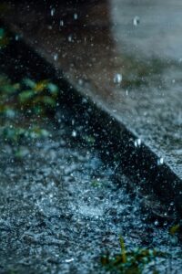 雨漏り対策に塗装は有効？効果があるケース・ないケースを徹底解説！